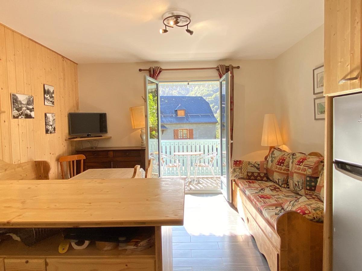 Joli chalet 60m2 proche du centre. parking. balcon Cauterets Esterno foto